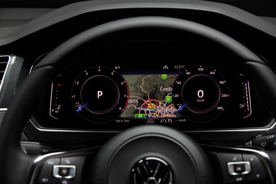 Панель приборов Volkswagen Tiguan R-Line Edition 2019 года  (AU) (фото 9 из 10)